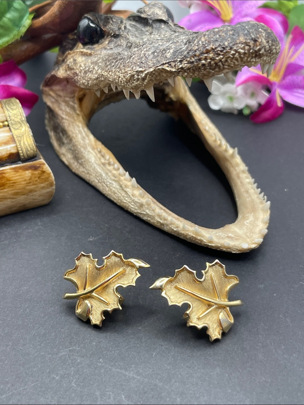 Crown Trifari leaf clip earrings vintage